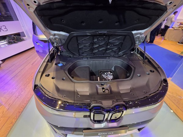 BMW iX3 50 xDrive, prvi serijski proizvedeni model Neue Klasse – hrvatska premijera