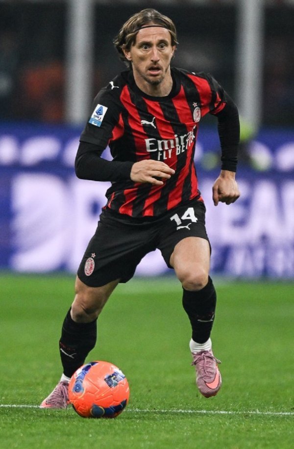 Navijači bijesni jer Milan večeras nosi dresove na arapskom: Evo o čemu se radi