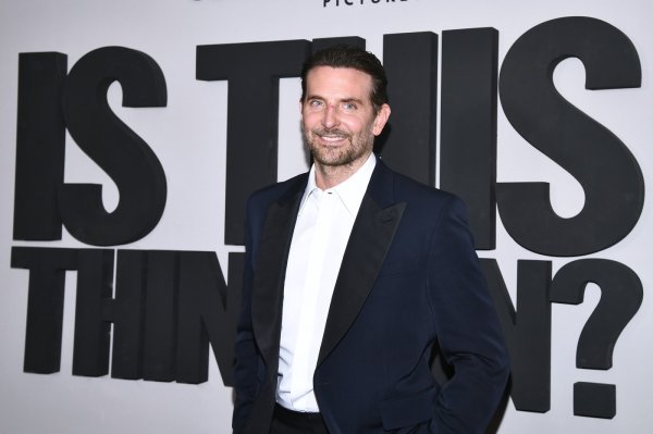 Svi gledaju u nos Bradleyja Coopera: Što mu se dogodilo?