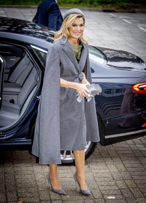 Elegantna kraljica ne odustaje od svog omiljenog modnog dodatka