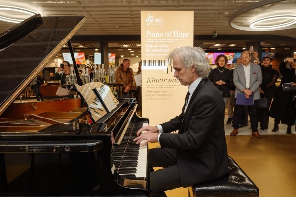 Projekt 'Glazba koja putuje dalje' otvoren nastupom glazbenika na aerodromu