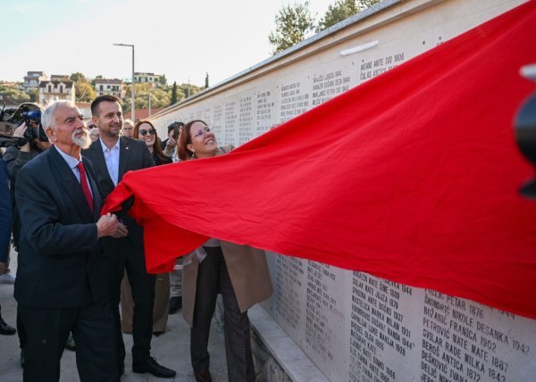 Milanović na svečanosti otkrivanja obnovljenog spomenika žrtvama El Shatta 'Majka Domovina'