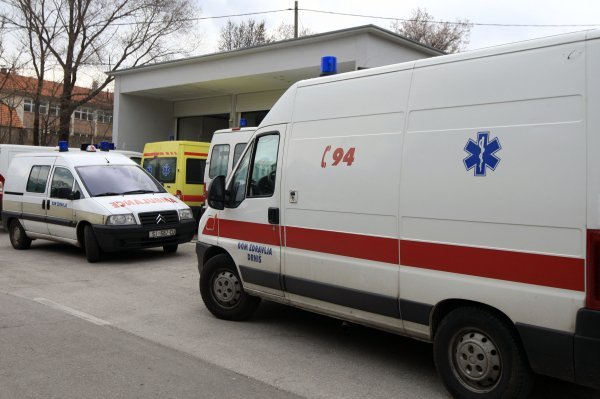 Hitna u Drnišu, ilustracija