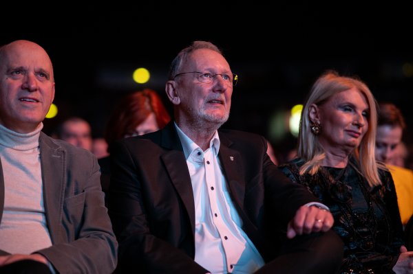 Rijetko pojavljivanje u javnosti: Samozatajna supruga Davora Božinovića privukla svu pažnju