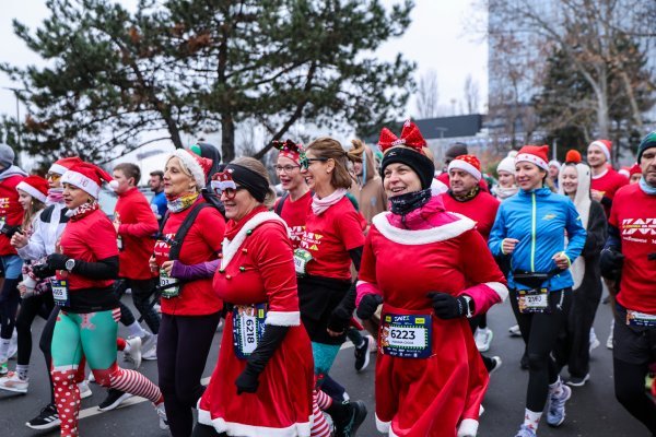 FOTO Zagreb Advent Run okupio tisuće kostimiranih trkača
