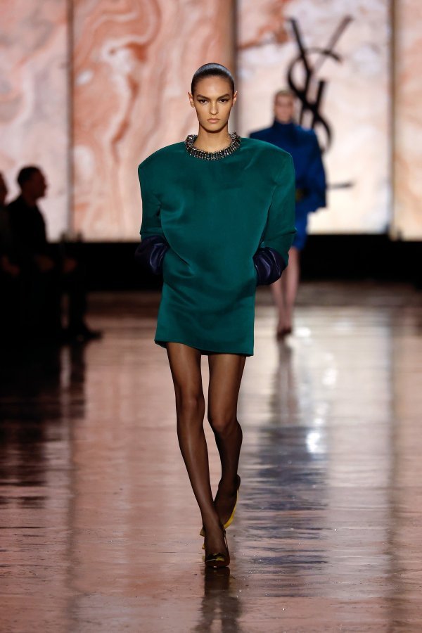 Ova haljina iz 80-ih prava je zvijezda blagdanskih stajlinga