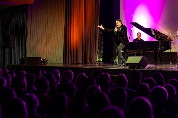 Kesić dolazi u pratnji SPS benda