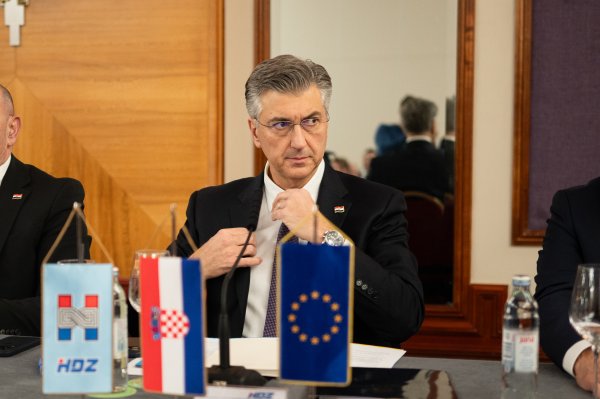 Plenković: Oporba radi po receptu protuustavnog upada Milanovića