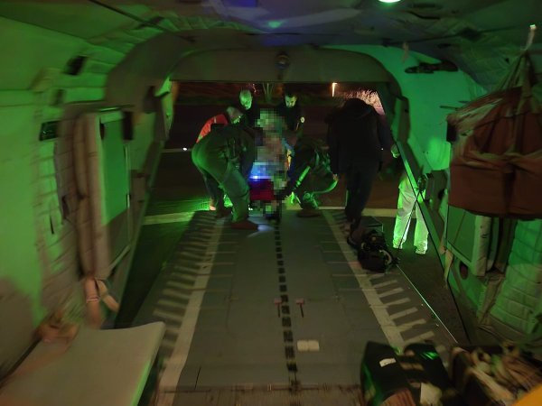 Tek rođeni blizanci u inkubatoru helikopterom su uspješno prevezeni u Split