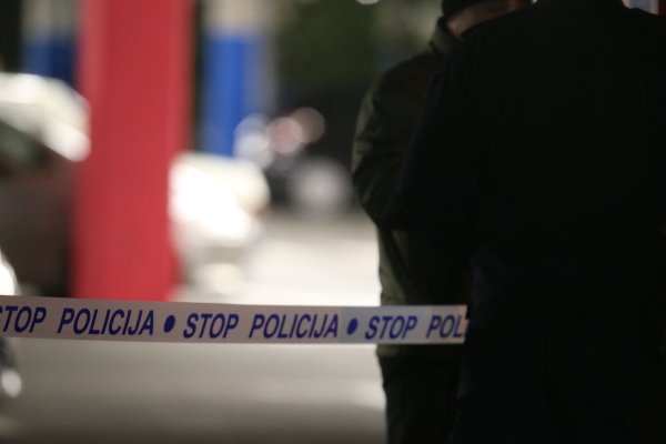 Policajci iz gorućeg stana u Solinu spasili muškarca