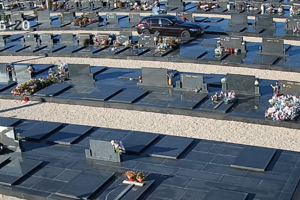 Policija otkrila tko se autom vozao između grobova u Šibeniku