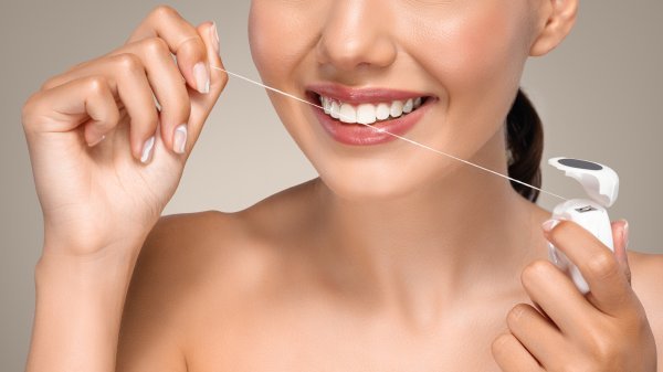 Okrugli zubni konac prikladniji je za ljude s velikim prazninama