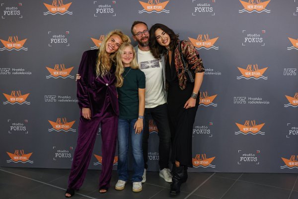 Na premijeri serije 'Blaž među ženama' s Lunom Pilić, Sarom Parisi i Markom Makovičićem