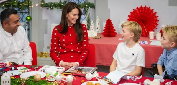 Kate Middleton u bakinom kardiganu
