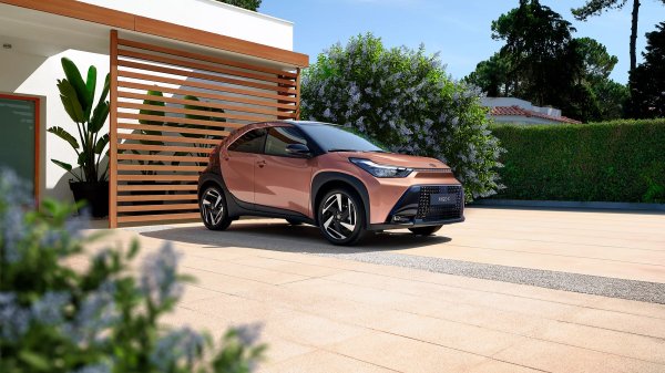 Novi Toyota Aygo X Hybrid stigao u Toyota salone