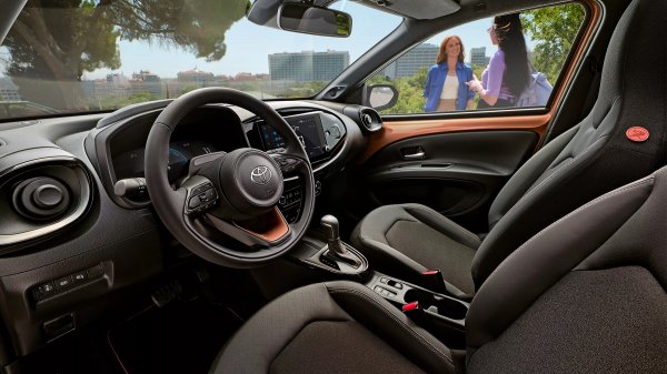 Novi Toyota Aygo X Hybrid stigao u Toyota salone