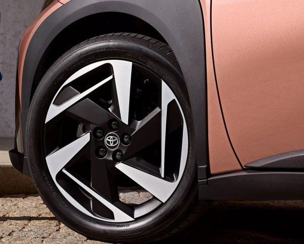 Novi Toyota Aygo X Hybrid stigao u Toyota salone