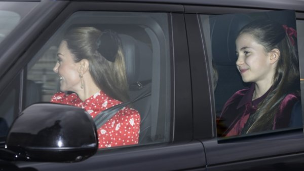 Svi gledaju u kosu Kate Middleton i princeze Charlotte: Jedan detalj ukrao je svu pažnju