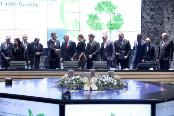 Zagreb: Uručeni ugovori iz Programa Konkurentnost i kohezija za izgradnju centara za gospodarenje otpadom