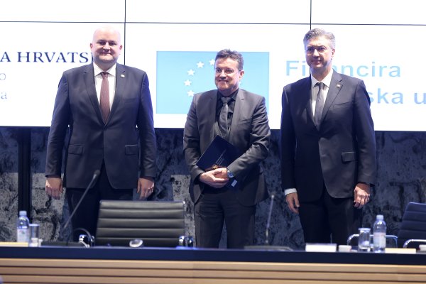 Hrvatska jača sustav gospodarenja otpadom: Uručeni ugovori za izgradnju tri nova centra