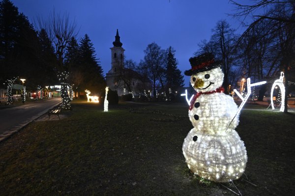 Već i lijepi božićni ukrasi Adventa u Petrinji vraćaju snagu da je moguće nastaviti dalje i naći sreću nakon najtežih nedaća