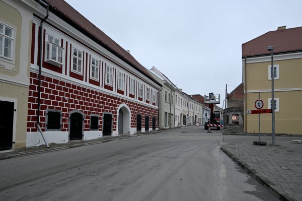 Obnova Petrinje napreduje