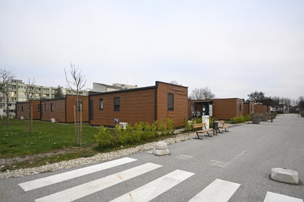 Obnova napreduje, ali mobilne kućice su i dalje realnost gradske vizure Petrinje