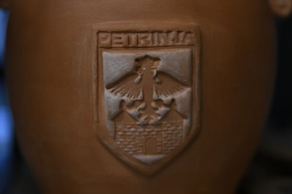 Grb grada Petrinje u Centru za mlade Laura