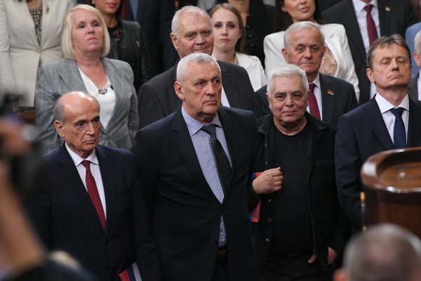 Boris Bratina (prvi red, treći slijeva) na polaganju zakletve srpske vlade