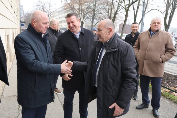 Otkrivanje spomen-ploče poginulim hrvatskim braniteljima iz redova Hrvatskih šuma