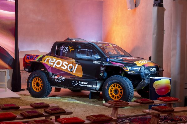 Ovo je novi DKR GR Hilux: TOYOTA GAZOO Racing i Repsol predstavili posade za najteži reli na svijetu