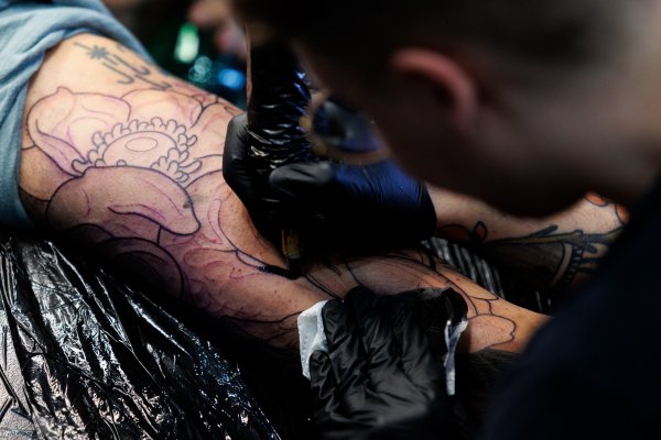 Uzrokuju li tetovaže rak kože? Postoji poveznica, ali...