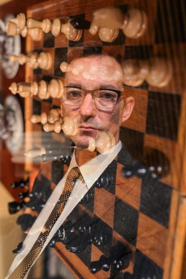 'Rondo' je klasična priča o muškoj dominaciji, manipulaciji i patrijarhatu, gdje dvojici muškaraca šah služi kao distrakcija za stvarnu igru koju igraju