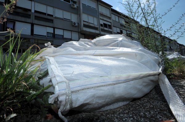 Policija privela muškarca: Sumnjiče ga da je iz Slovenije odbacivao tone azbesta u Međimurju