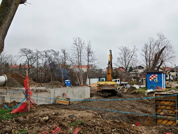 Jedno od brojnih gradilišta u Petrinji