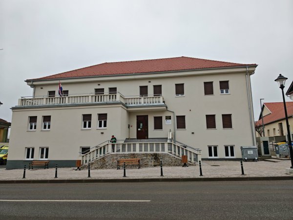 Dom zdravlja Petrinja