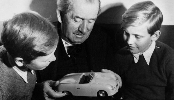 Ferdinand Alexander Porsche, Ferdinand Porsche (osnivač tvrtke Porsche), Ferdinand Piëch (s lijeva na desno), 1948.