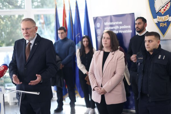 Božinović s romskom manjinom: Dva su područja za napredak