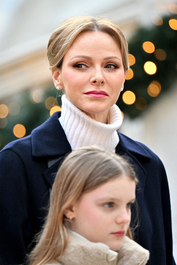 Ova frizura pristaje svima i spašava svaku kombinaciju, a princeza Charlene nosi je bez greške