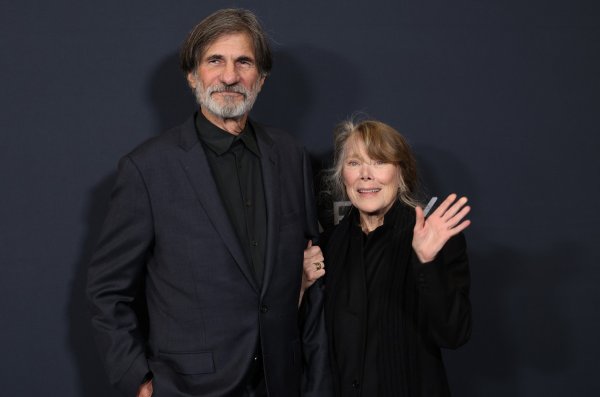 Zvijezda 70-ih rijetko se pojavljuje u javnosti, a iznimku je napravila zbog ovog čovjeka