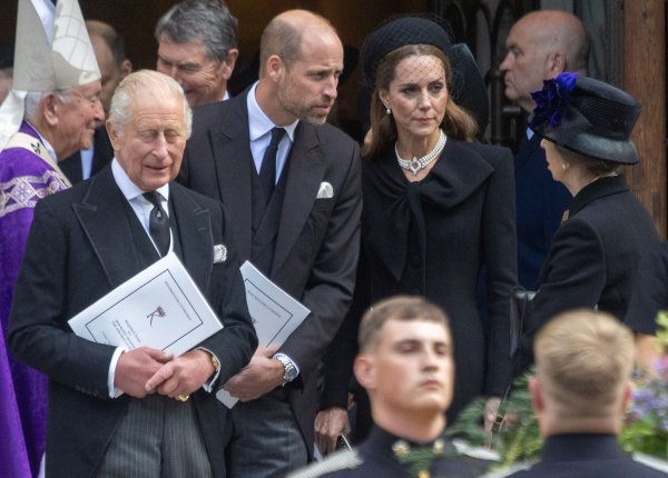 Noćna mora pred Božić za britansku kraljevsku obitelj: Nove fotografije razotkrivaju zataškavani skandal