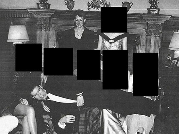 Princ Andrew na Epsteinovoj fotografiji