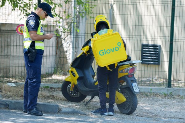 Zašto su među napadačima na strane radnike često mladi?