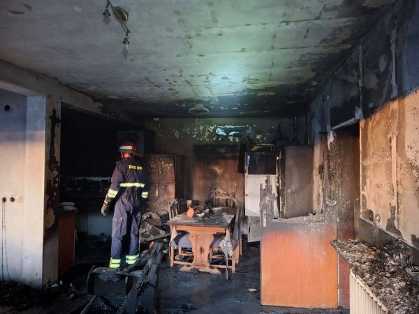 Dobar podsjetnik koliko mogu biti opasne božićne lampice