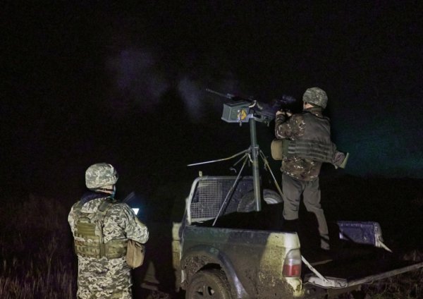 Ukrajinski dronovi oštetili dva ruska broda na obali Crnog mora, pogođena i luka