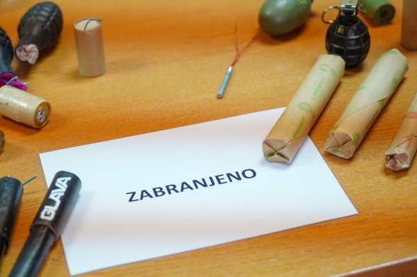 Pirotehnika je vrlo opasna zadjecu, pogotovo ona ilegalna