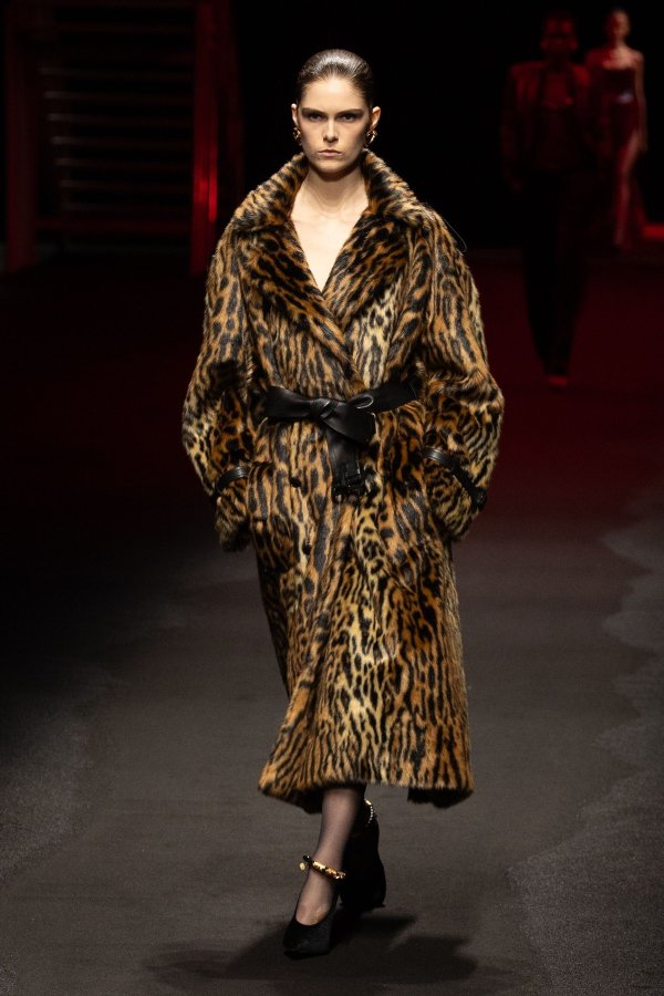 Jedni ga preziru, drugi obožavaju: Na modnu scenu vraća se kaput oko kojeg se uvijek lome koplja