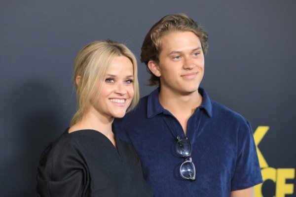 Reese Witherspoon tvrdi da mladolik izgled duguje ovoj kremi; ne košta bogatstvo