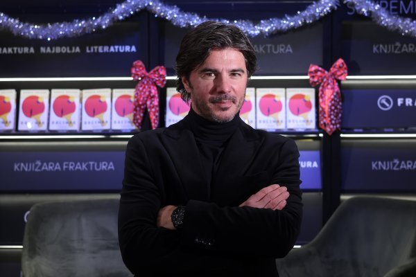 Prvi se ustrojavaju oni koji nemaju što izgubiti, dok se oni koji mogu izgubiti puno ili sve, prije svega i svih, prestrojavaju