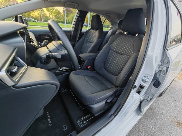 Toyota Corolla Sedan 1.5 VVT-IW 4D MT6 Luna (MY2025)